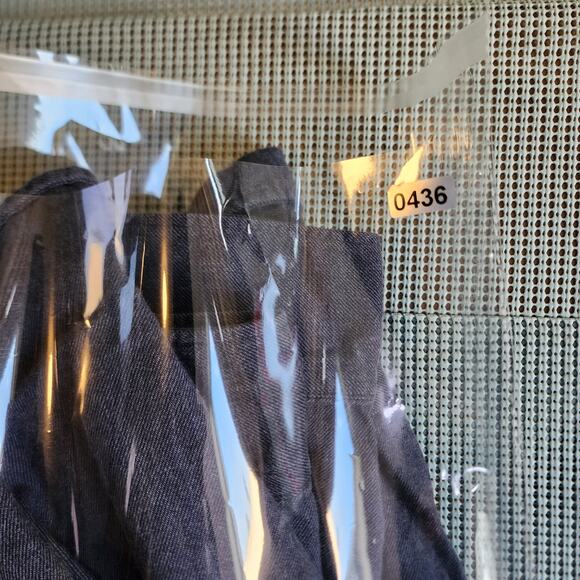 Uniqlo Men's Small Navy Blue Long Sleeve Button-Up Shirt - Sleek & Classic - Picture 8 of 8